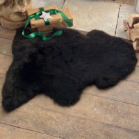 224c41b4-bb4c-4270-bd2a-fc047b2d70ed black SHEEPSKIN RUG BLACK SINGLE