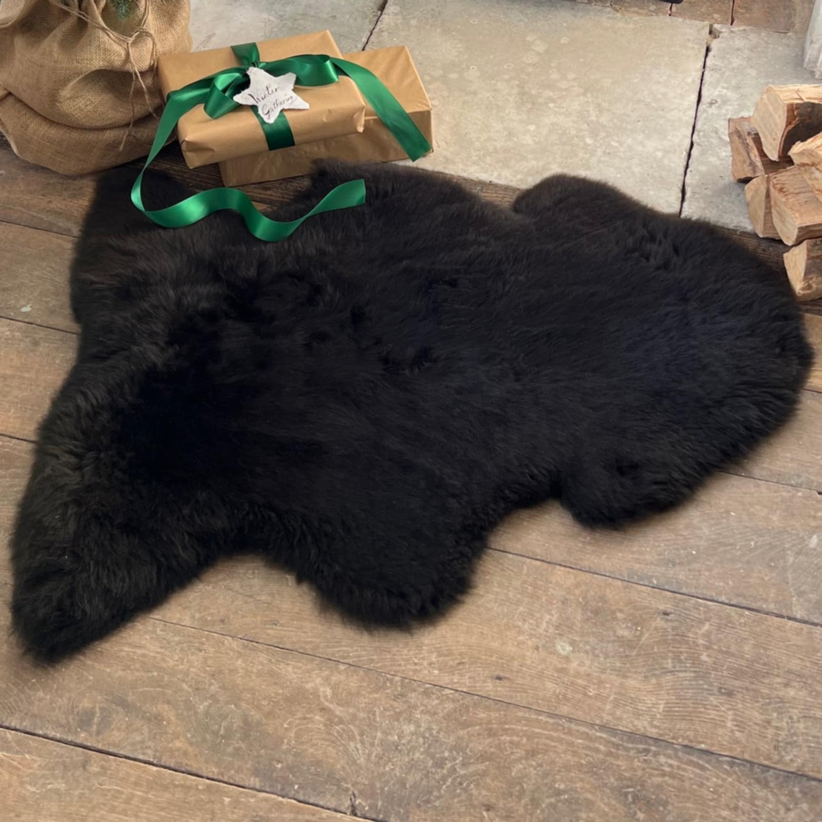 224c41b4-bb4c-4270-bd2a-fc047b2d70ed black SHEEPSKIN RUG BLACK SINGLE