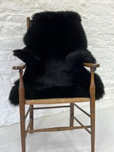 80aba46e-4d26-4deb-94a2-2ba246b4dfcf SHEEPSKIN RUG BLACK SINGLE