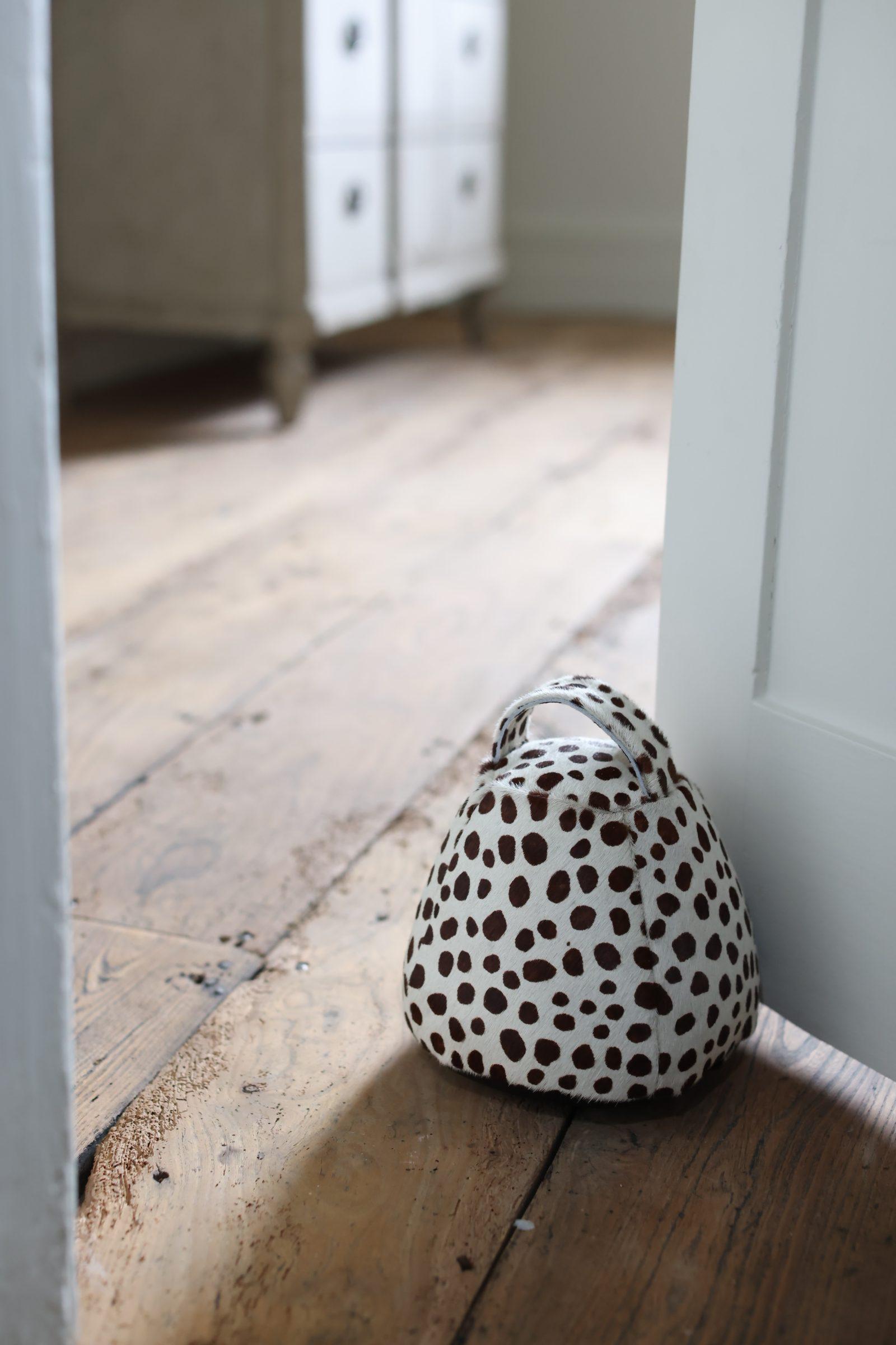 Cowhide Doorstop Brown Ciga - Chairman - Location