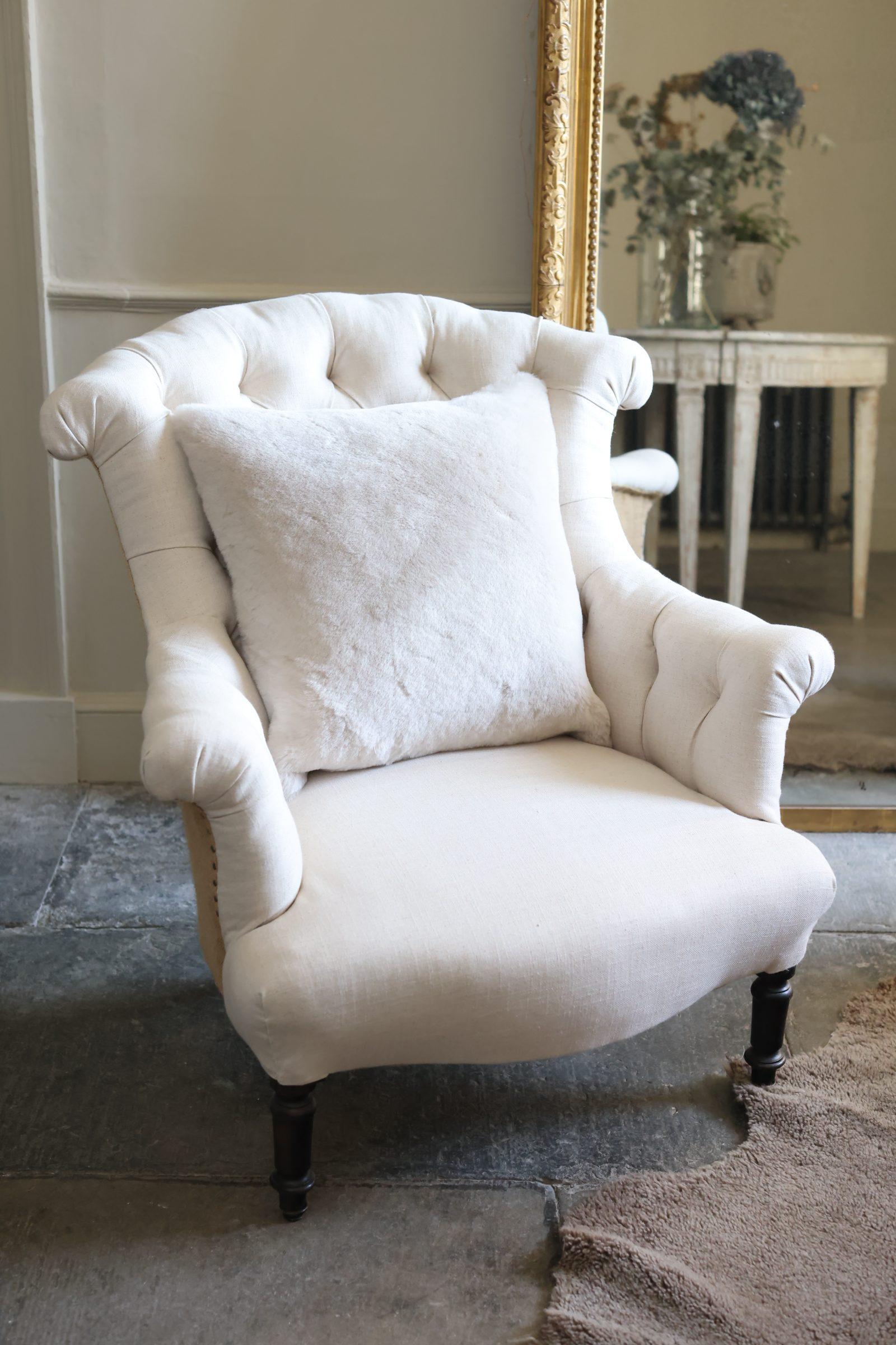 Sheepskin Cushion UK Ivory - Standard - Location