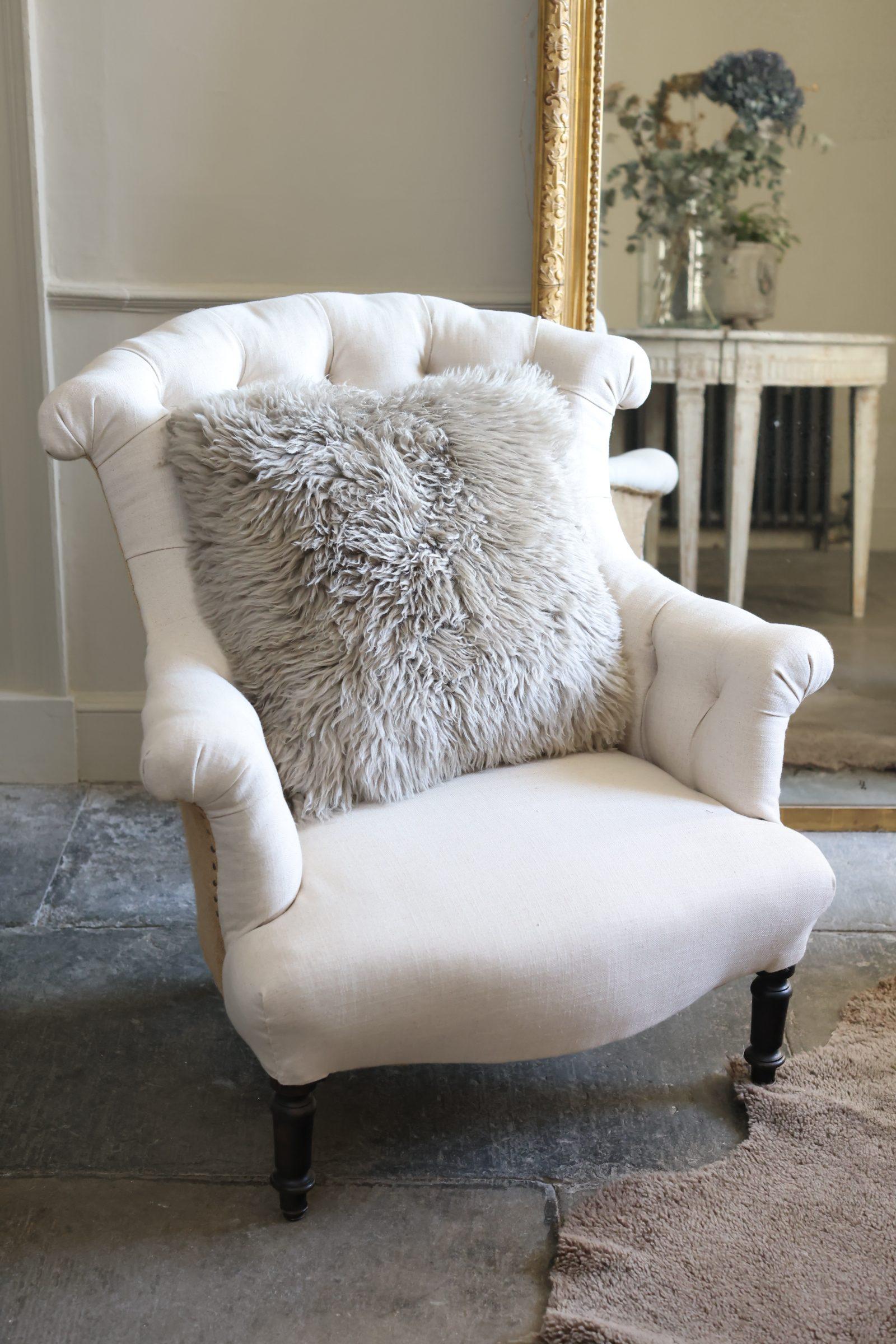 Sheepskin Cushion Yetti Linen - Standard - Location