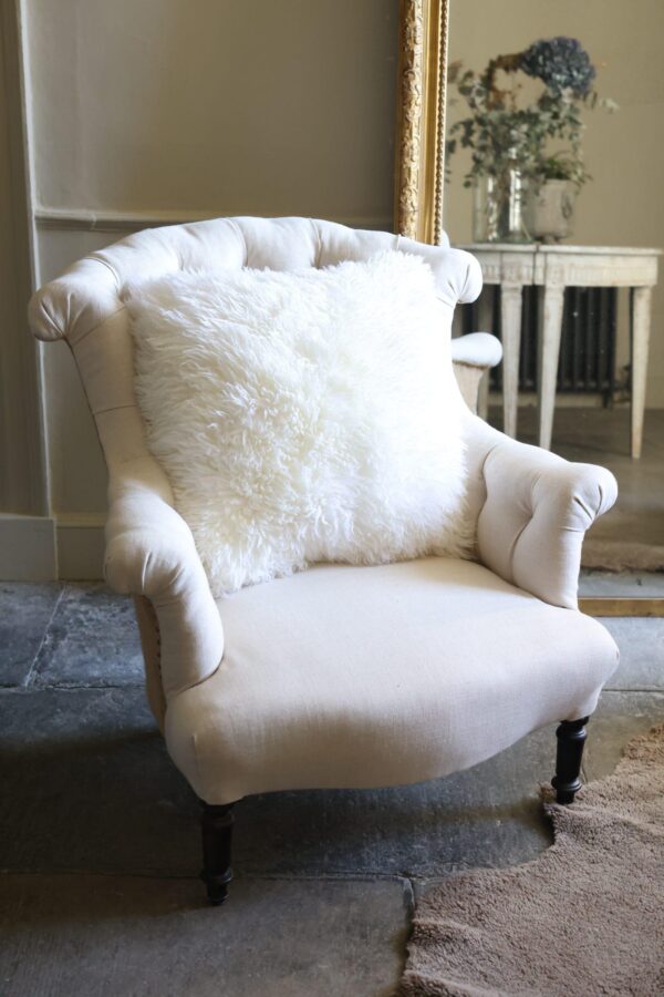Sheepskin Cushion Yetti Ivory - Standard - Location