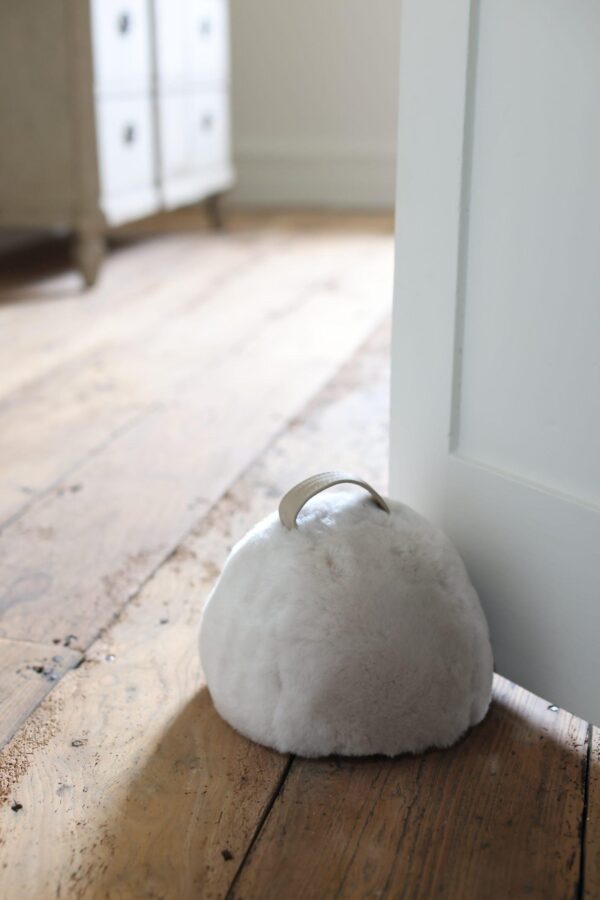 Sheepskin Doorstop UK Ivory - Chairman - Location