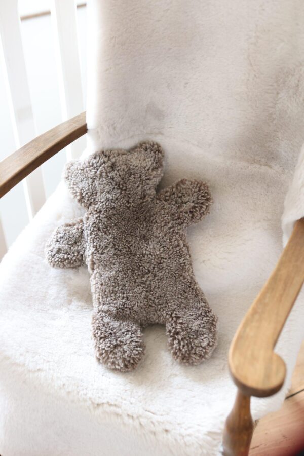 Sheepskin HWBC 0.8L Swedish Taupe - Flat Eric - Location