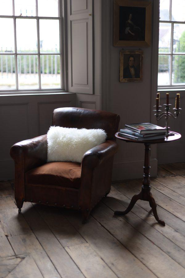 Sheepskin Cushion Yetti Ivory - Lumber - Location