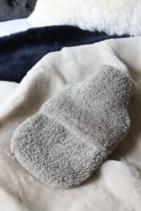 Sheepskin hot water bottle cover mole grey 2L (1)