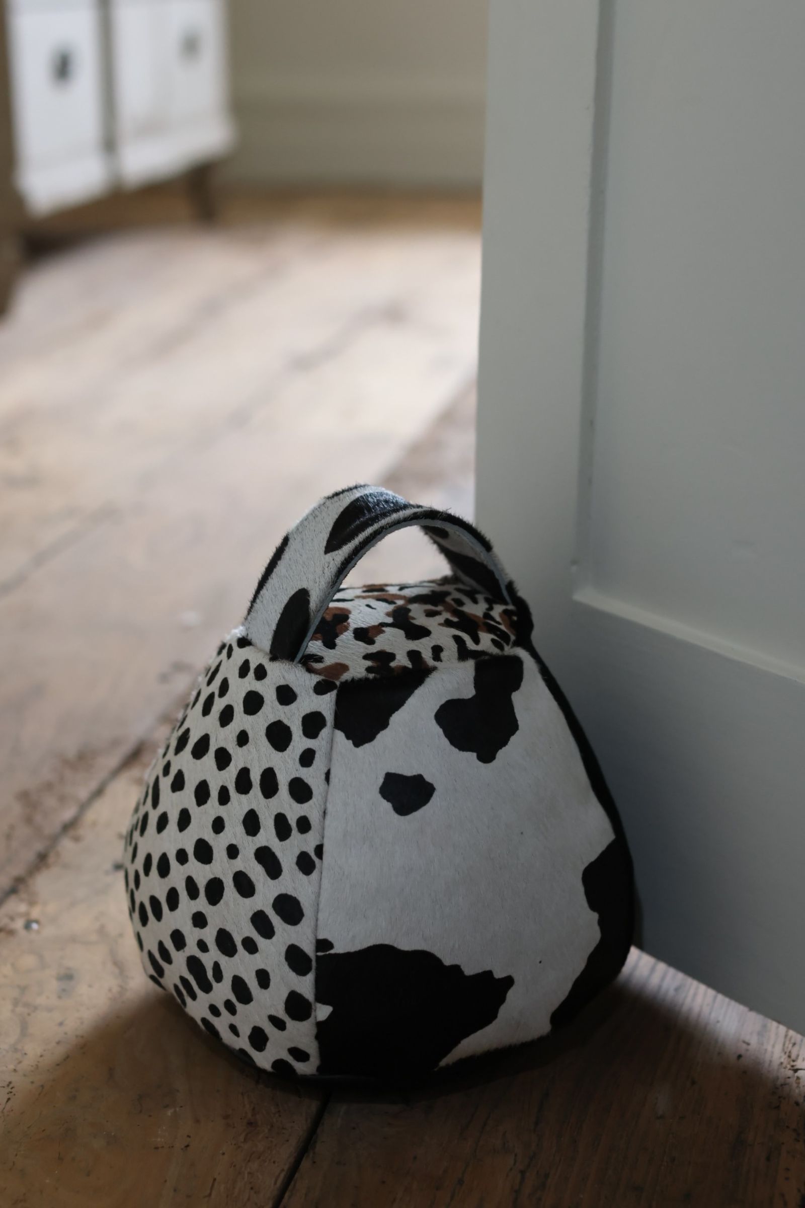 Cowhide Doorstop Multi Blacks XL Chairman
