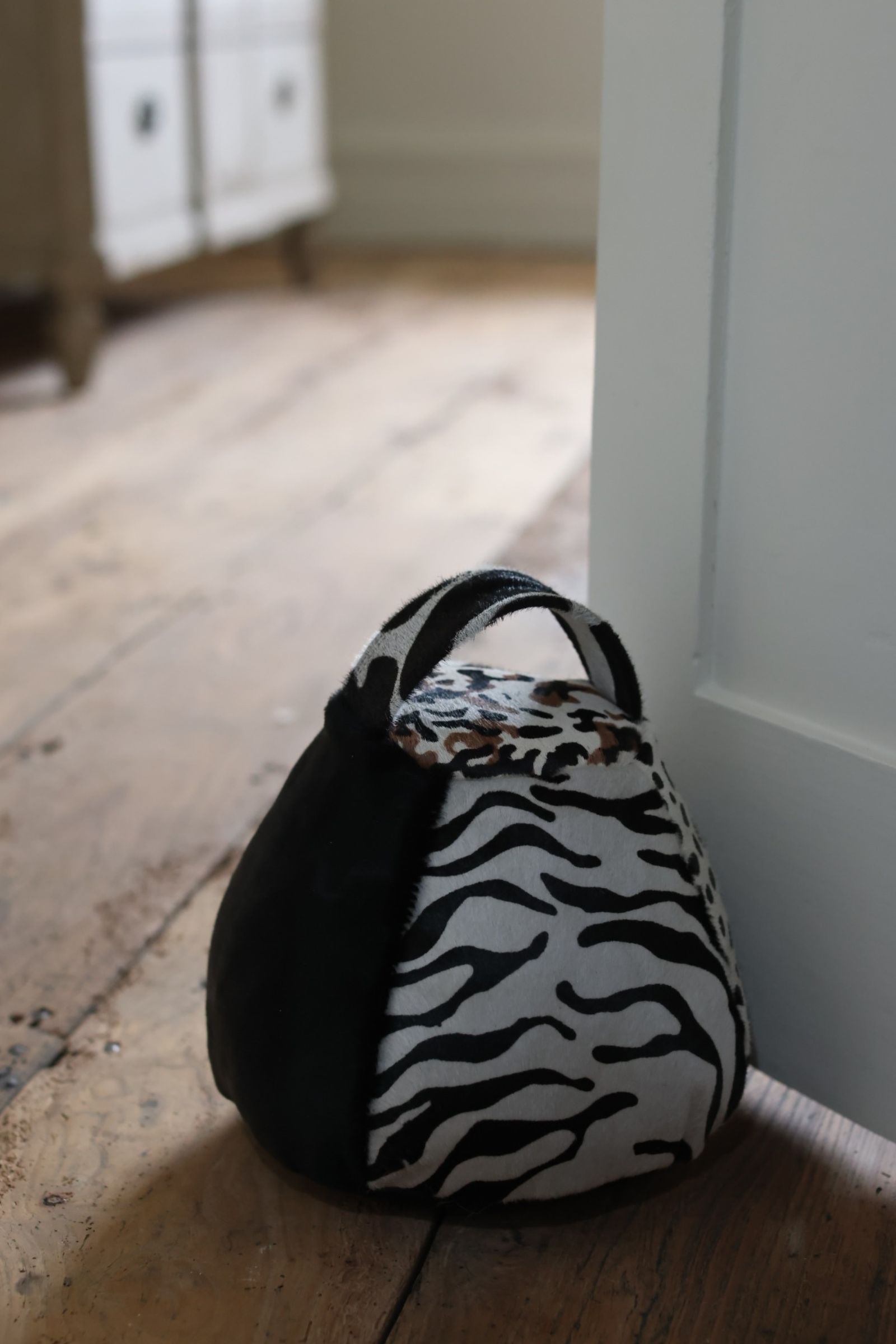 Cowhide Doorstop Multi Blacks XL Chairman