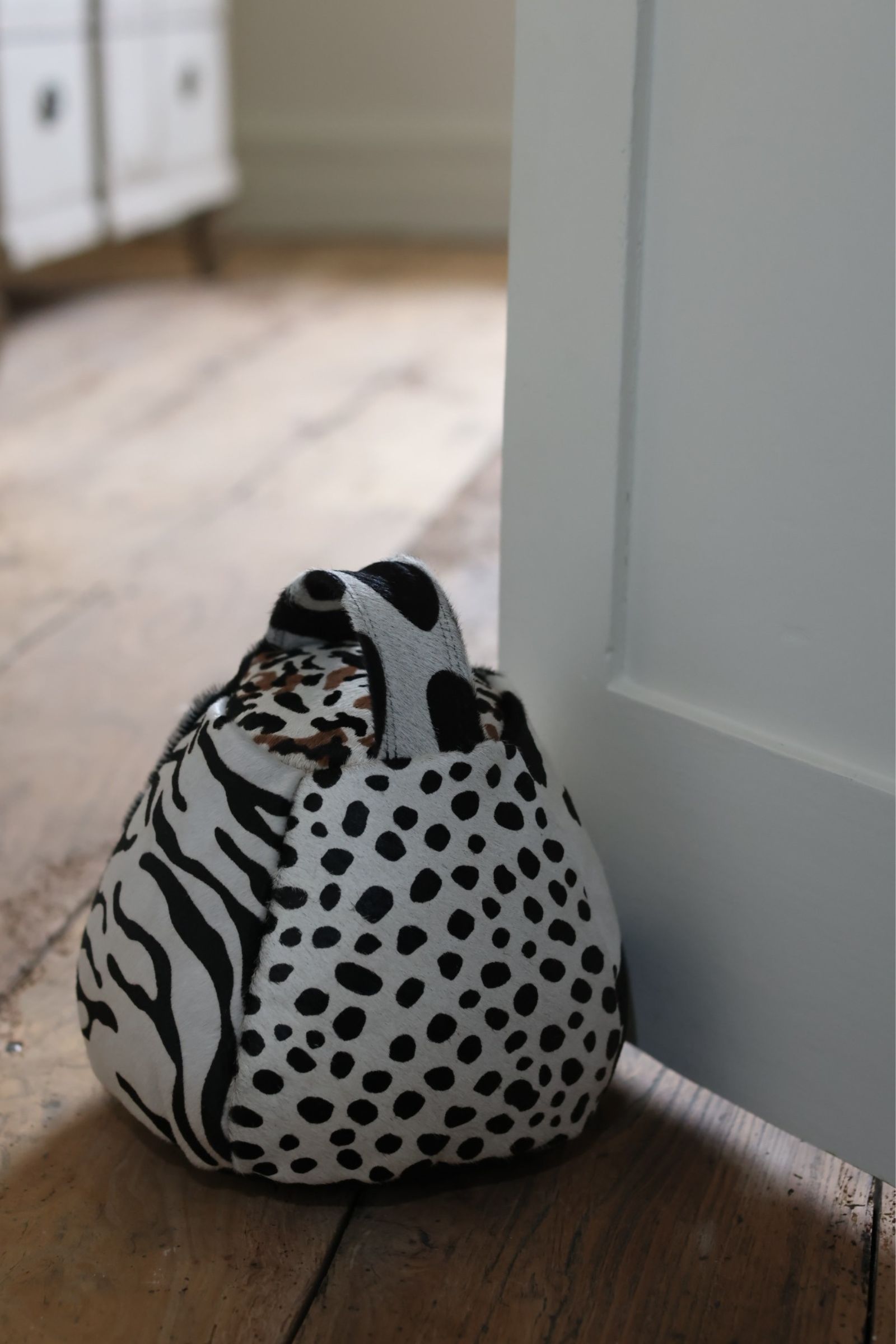 Cowhide Doorstop Multi Blacks XL Chairman