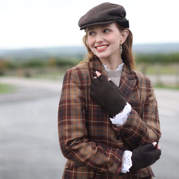 Sheepskin-Fingerless-Gloves-Ebony-Curly