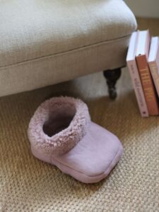 Sheepskin Footmuff curly Pink