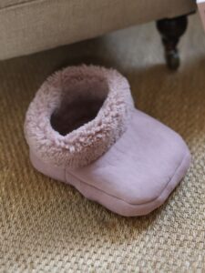 Sheepskin Footmuff curly Pink