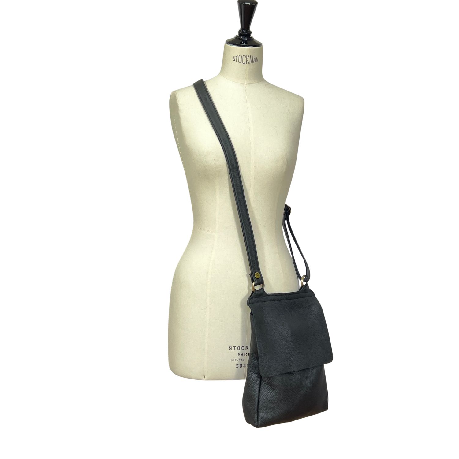 LEATHER CROSSBODY BAG OTTO BLACK (1) LEATHER CROSSBODY BAG OTTO BLACK (3)