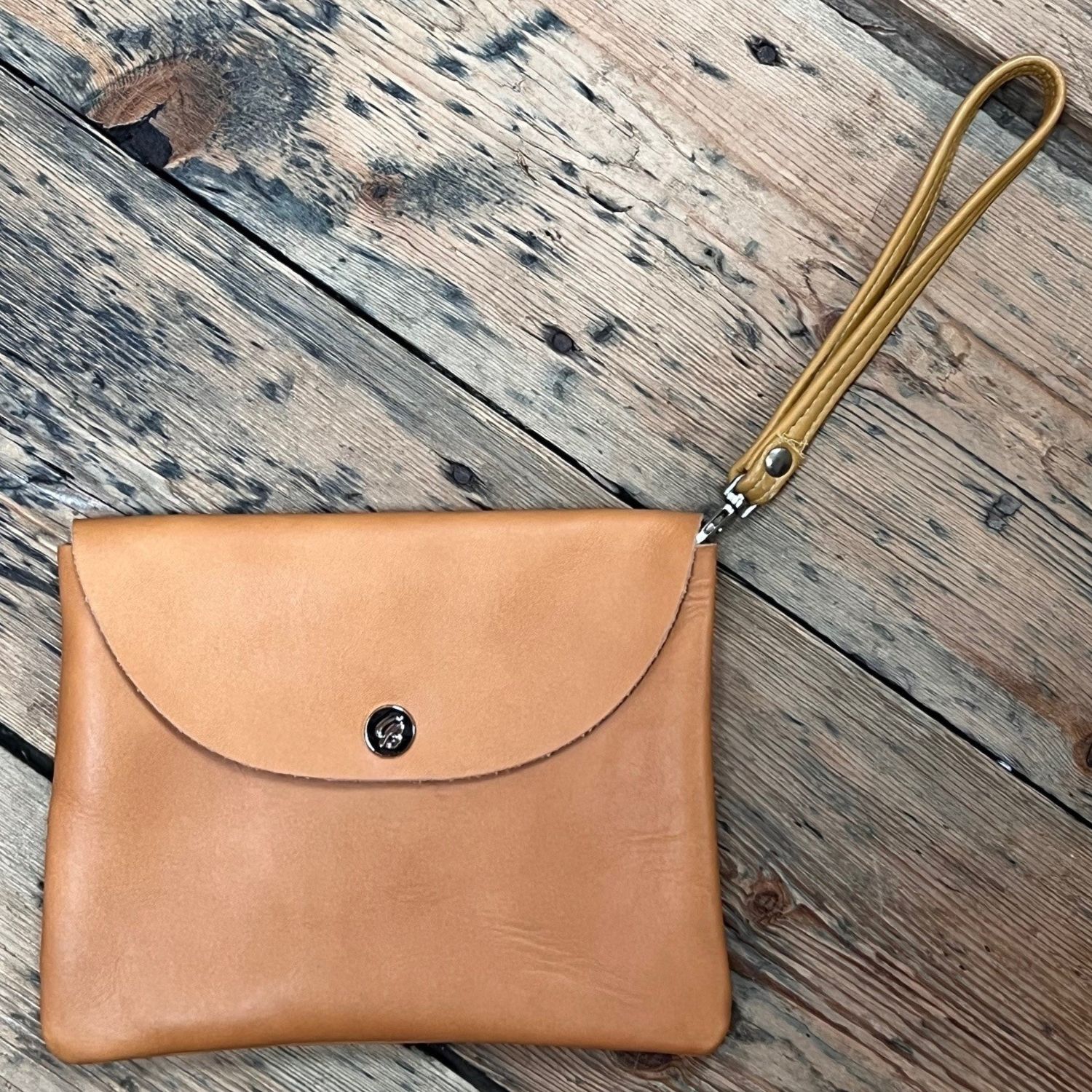 Nettle Light Tan Wrist Nettle Light Tan Wrist