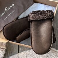 M01 Mittens Brown Hurricane