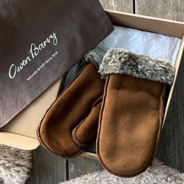 Sheepskin Mitten M01 Ottoman