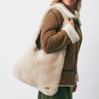 Sheepskin Shoulder Bag Oatmeal Icelandic Lyra (2) Sheepskin Shoulder Bag Oatmeal Icelandic Lyra