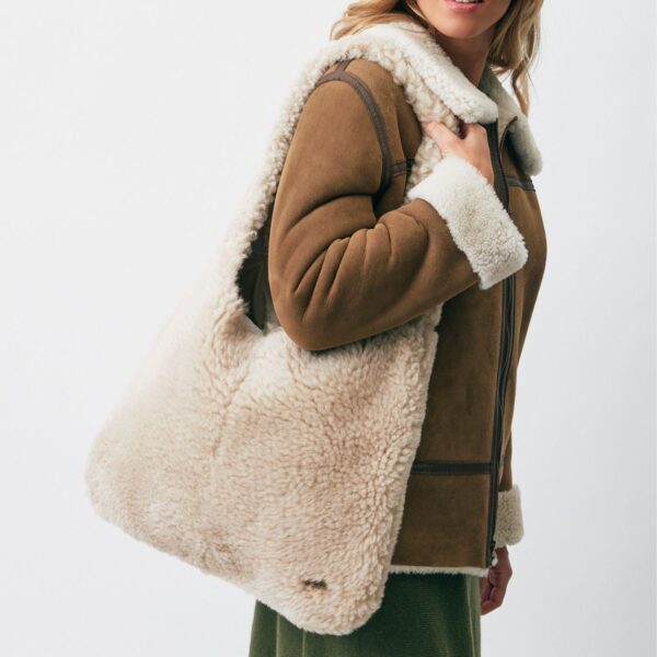 Sheepskin Shoulder Bag Oatmeal Icelandic Lyra