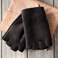 Sheepskin Fingerless Gloves Ebony Curly (2)