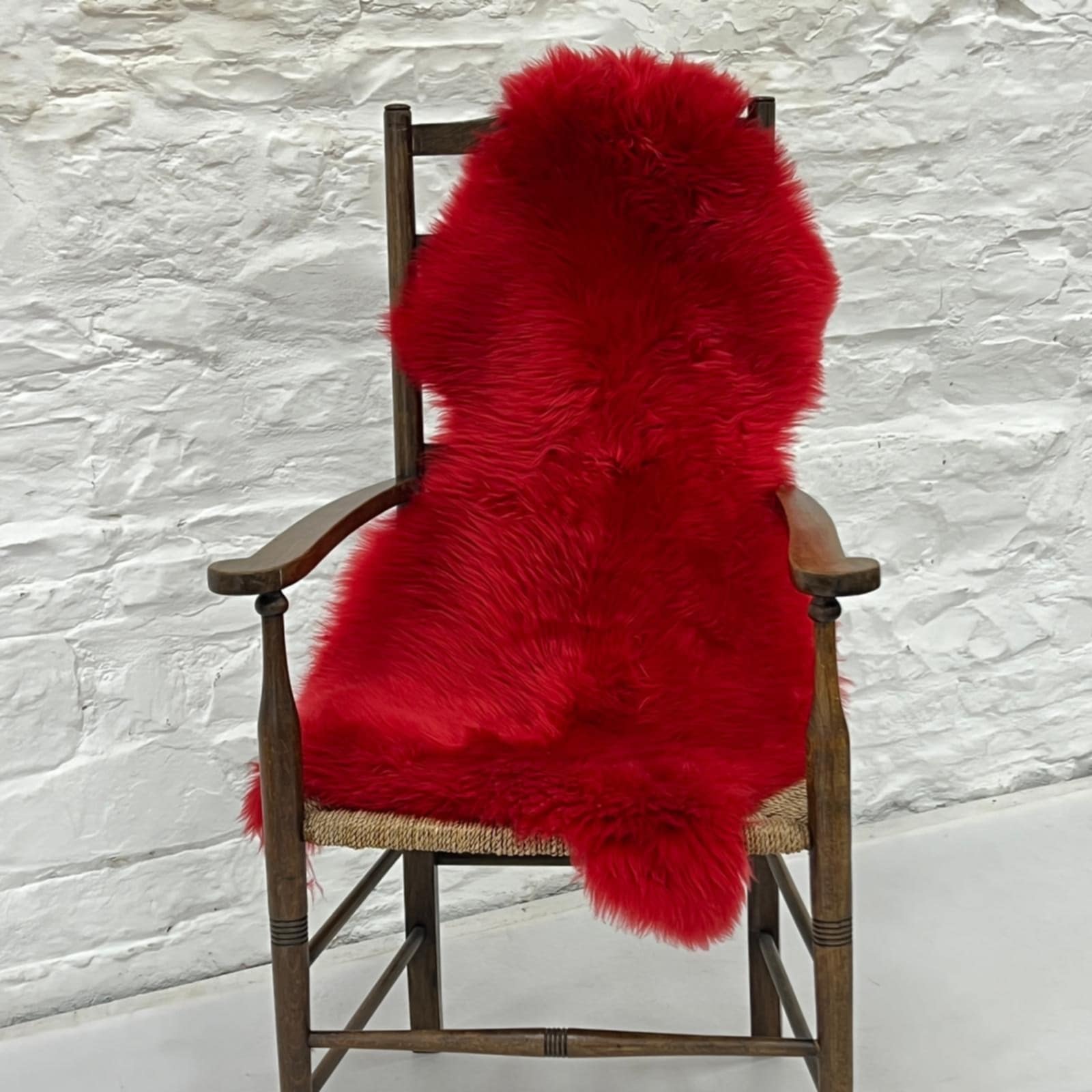 1884022c-4d8a-47eb-8286-487c67e52648 SHEEPSKIN RUG ROYAL RED SINGLE