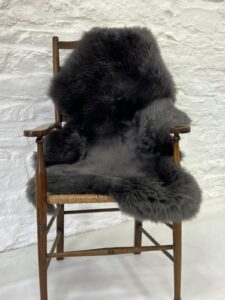 76d7d5ed-e742-4831-8041-cf2b07ef1650 SHEEPSKIN RUG GREY SINGLE