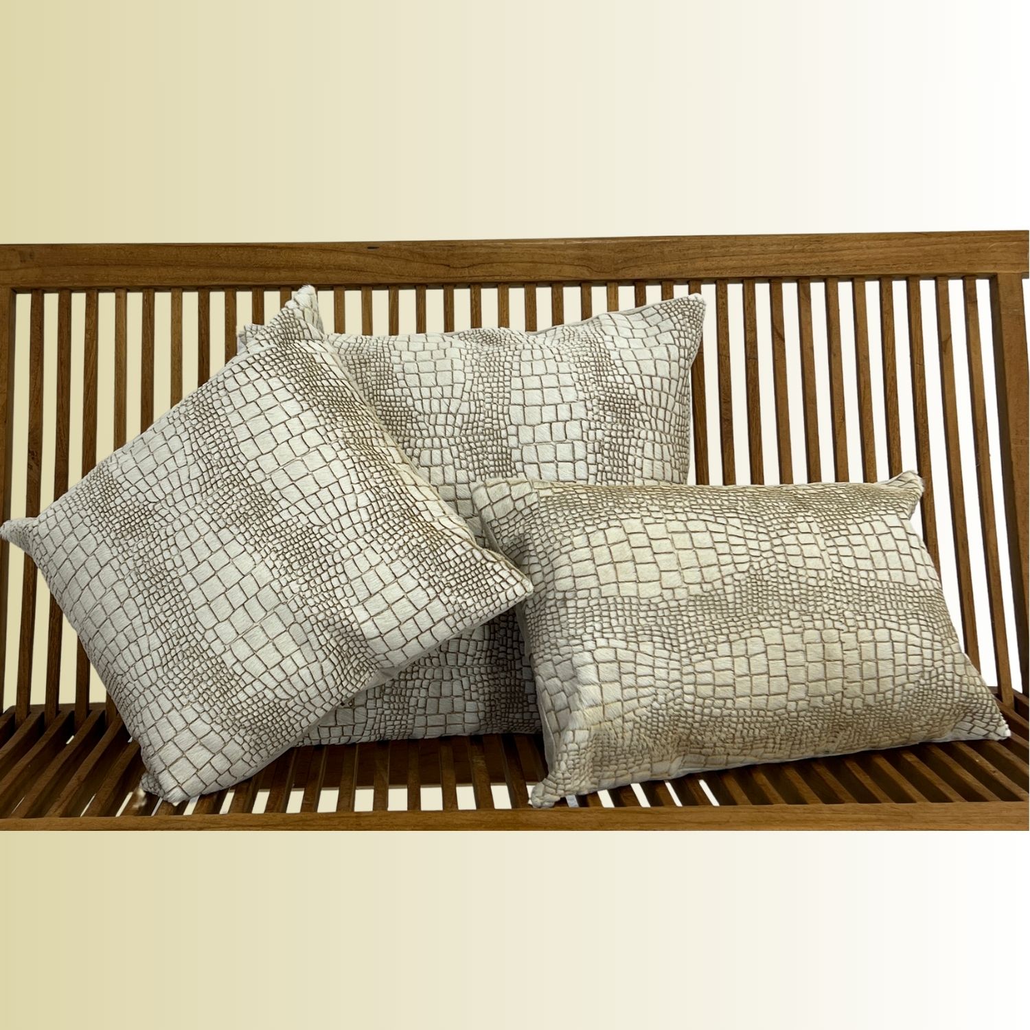 COWHIDE CUSHION ARIEL 3 SIZES COWHIDE CUSHION ARIEL 3 SIZES