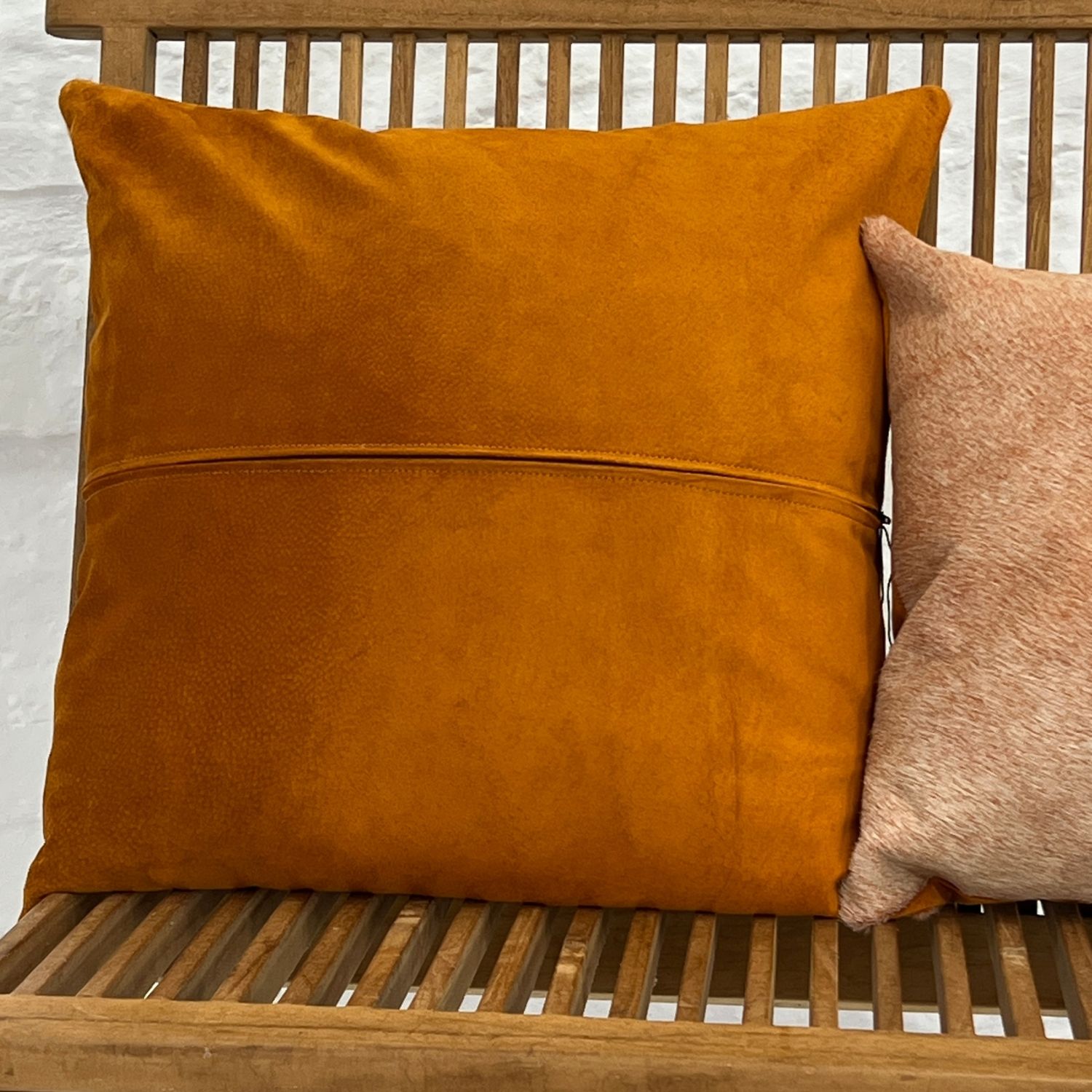 COWHIDE CUSHION JAFFA SUEDE BACK (5) COWHIDE CUSHION JAFFA 40X40 suede