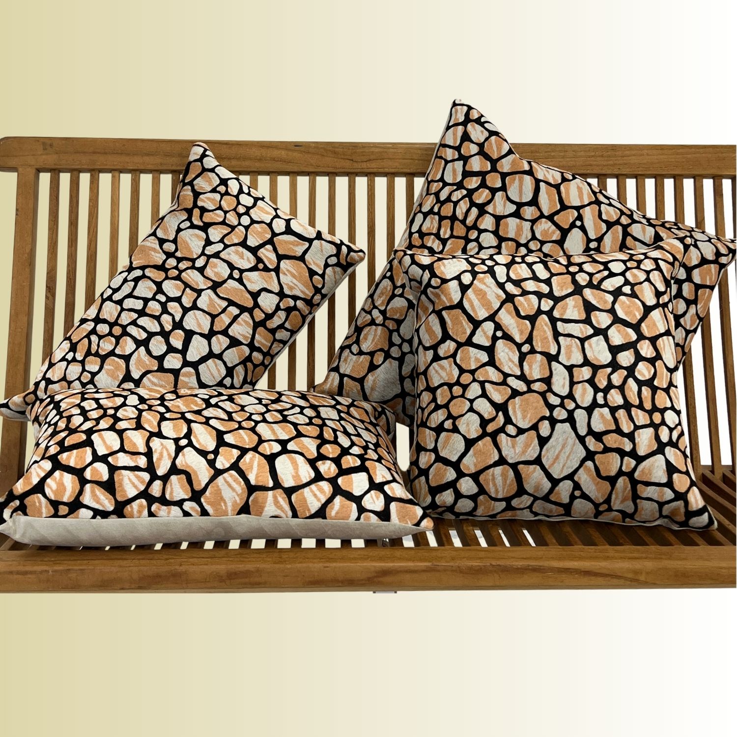 COWHIDE CUSHION TUTTI ALL(1) COWHIDE CUSHION TUTTI ALL
