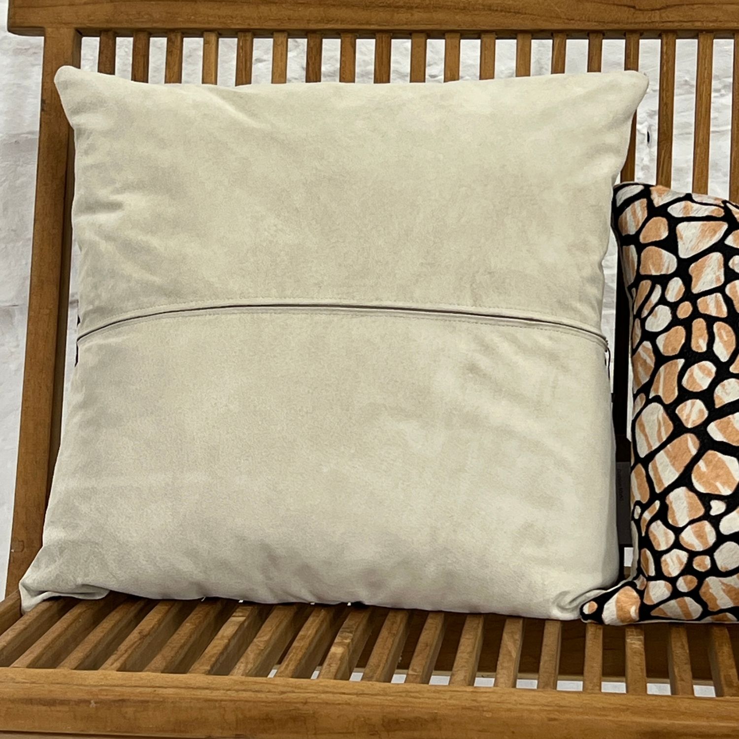 COWHIDE CUSHION TUTTI SUEDE BACK COWHIDE CUSHION TUTTI Suede back