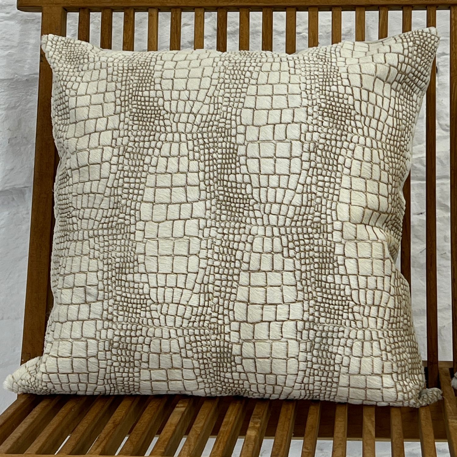 COWHIDE CUSION ARIEL 50X50 (1) Cowhide Ariel cushion 50x50cm