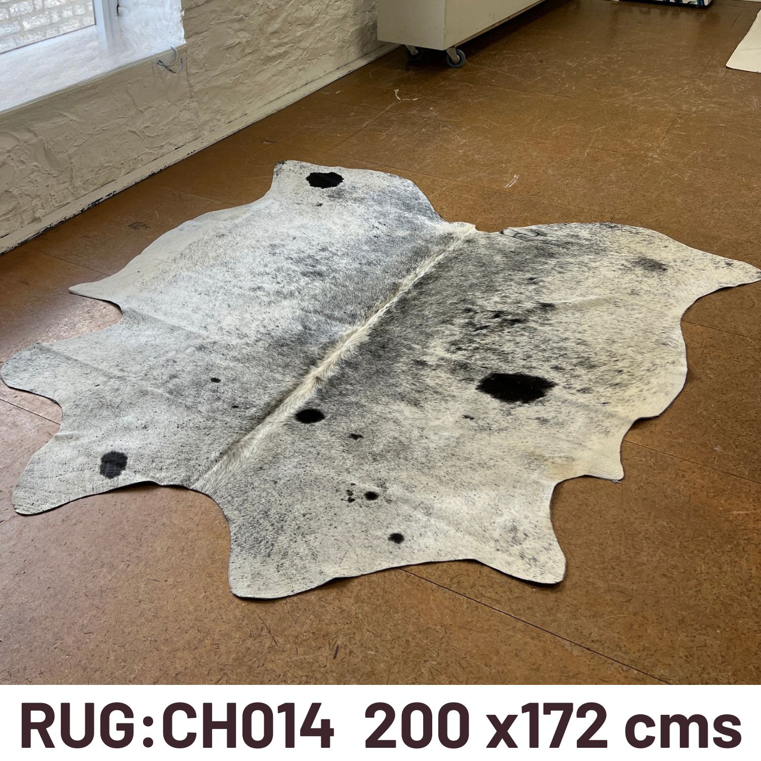 COWHIDE RUG CH014 200 X 172 CMS
