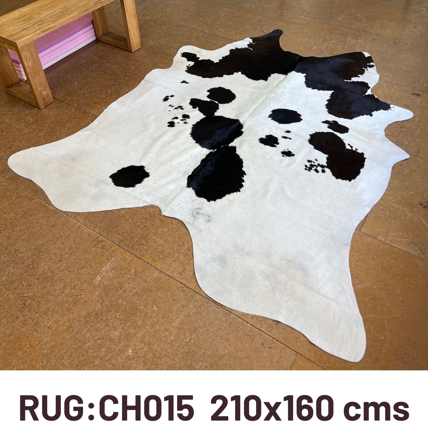 COWHIDE RUG -CH015 - 210 X 160 CM (1) COWHIDE RUG -CH015 - 210 X 160 CM (2)