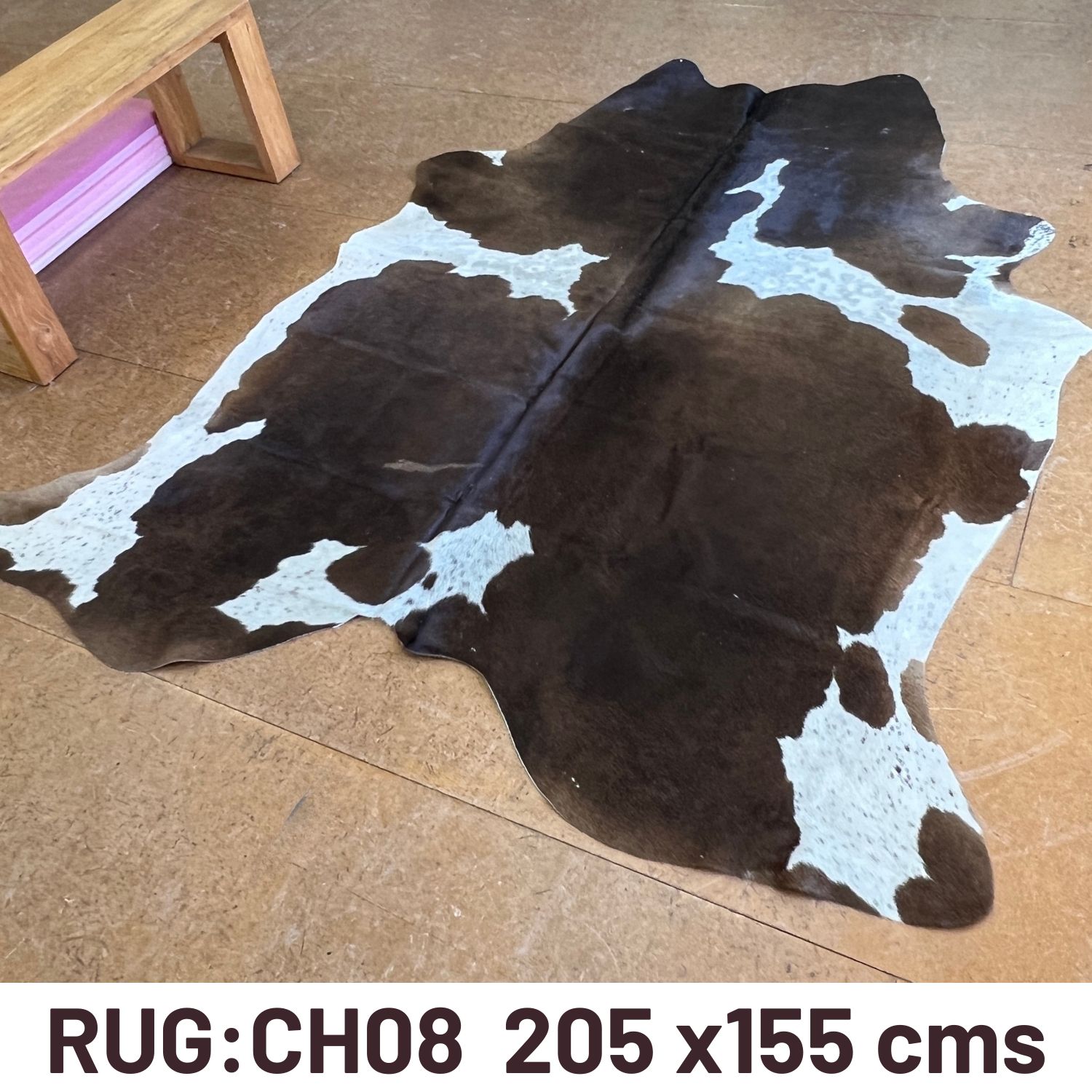 COWHIDE RUG CH08 205 X 155CM (1) COWHIDE RUG CH08 205 X 155CM