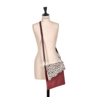 Cowhide crossbody Stevie Black Ciga Malbec (1)