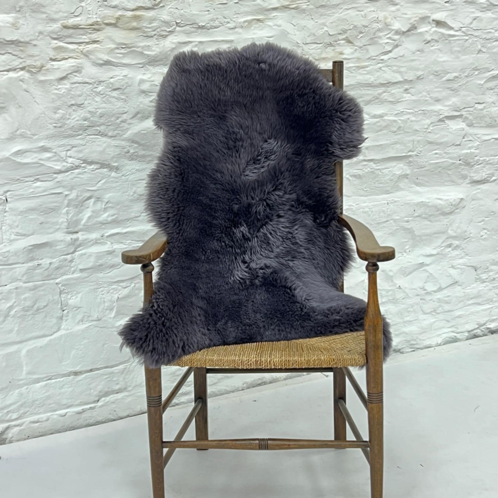 c8238b19-fc54-4bdb-8c7d-9fd411464ed5 SHEEPSKIN RUG GUN METAL GREY SINGLE