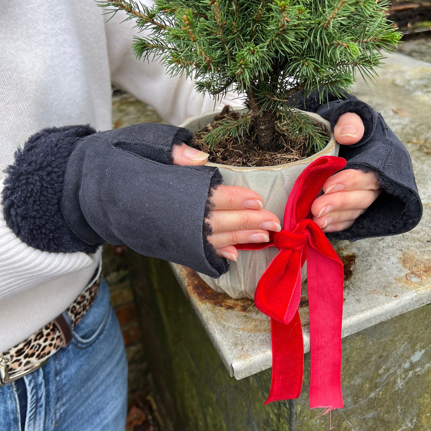 sheepskin tube mittens Navy