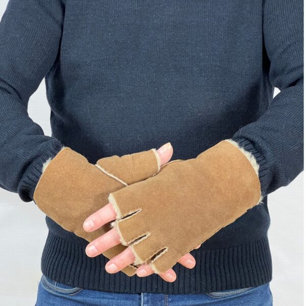 Mens fingerless Brandy Cream (1)